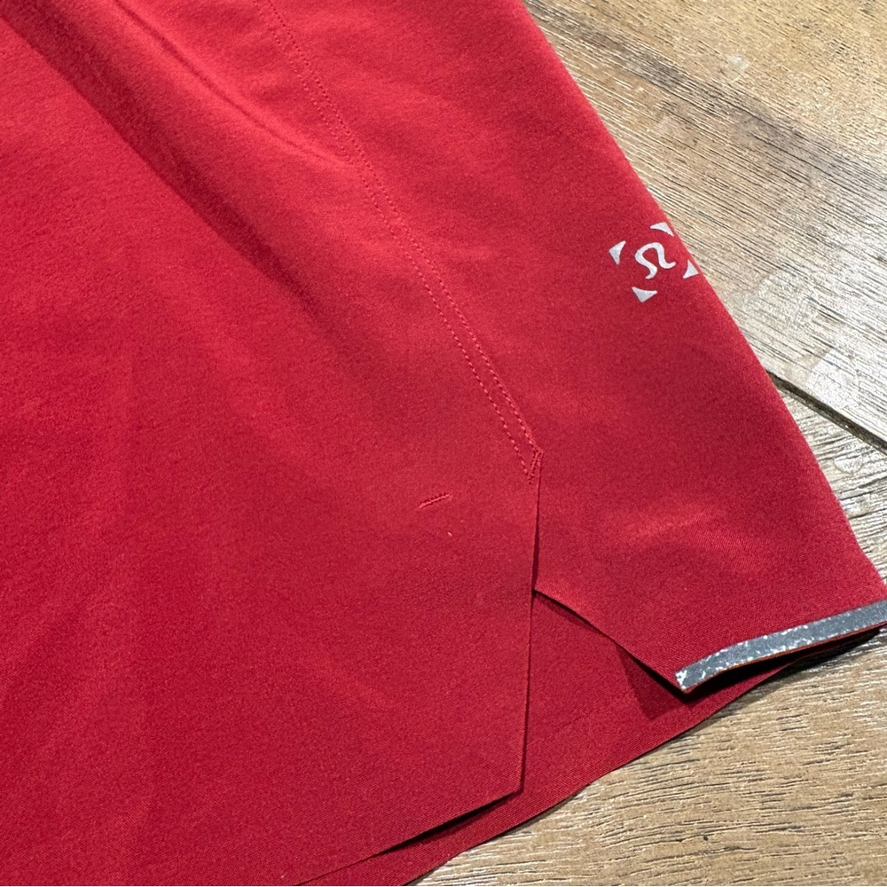Lululemon Men's Red Athletic Surge Shorts Size Medium 5” Cranberry Color - Picture 5 of 9